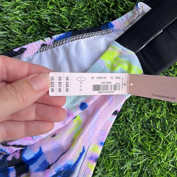 VICTORIAS SECRET Bikini Bundle size large - Picture 5 of 11